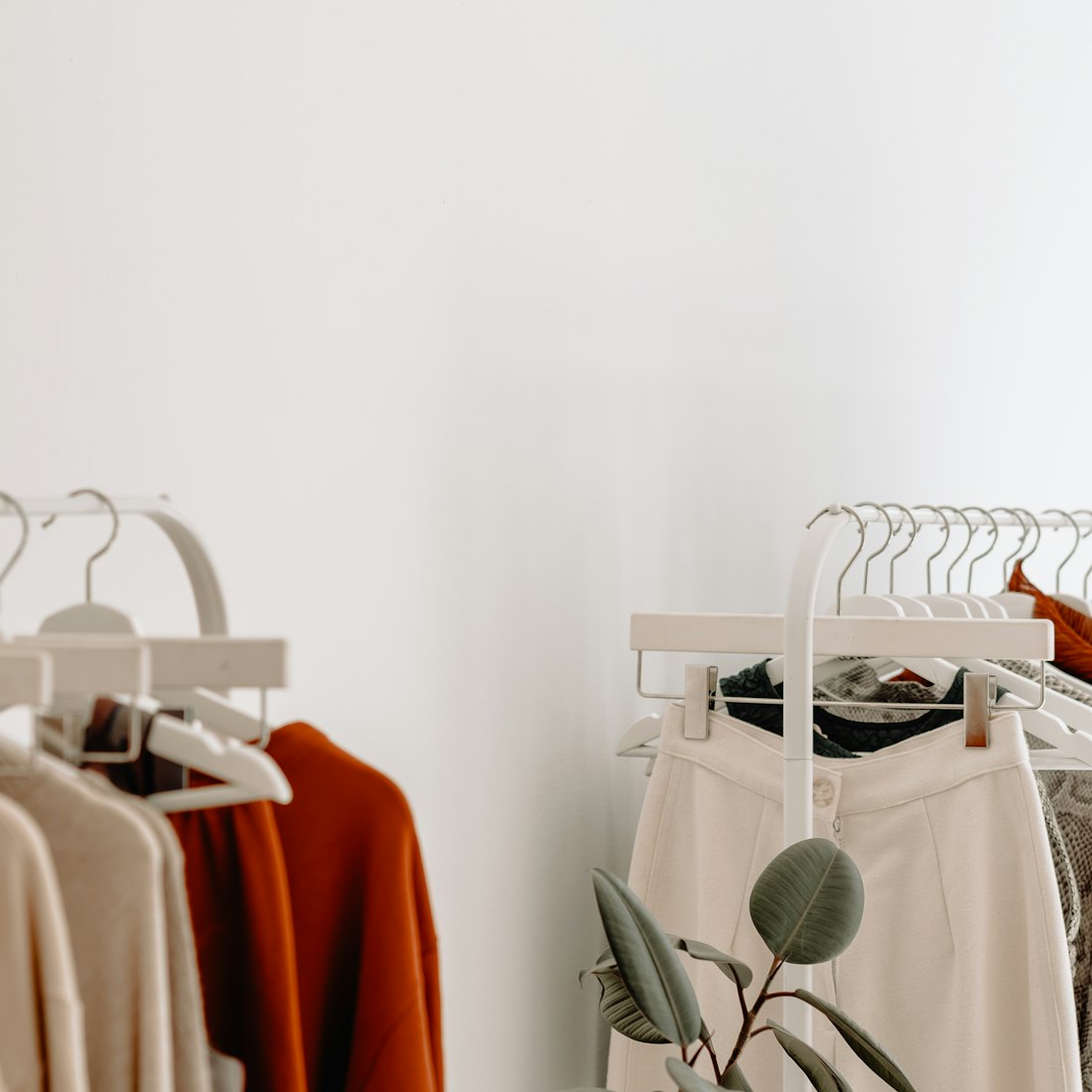Clothes rack with knitwear